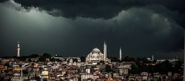Clouds gather over the Suleymaniye Mosque (R) during a storm on August 7, 2014, in Istanbul - Sputnik International