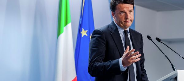 Italian Prime Minister Matteo Renzi speaks during a media conference after an emergency EU summit at the EU Council building in Brussels. - Sputnik International