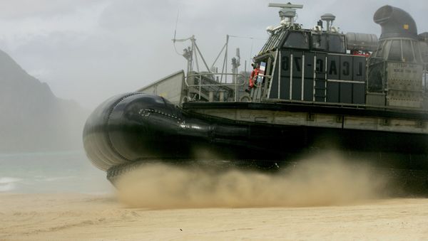 A U.S. Navy Landing Craft Air Cushion (LCAC) amphibious vehicle storms the beach at Bellows Air Force Station on Oahu, Hawaii. - Sputnik International