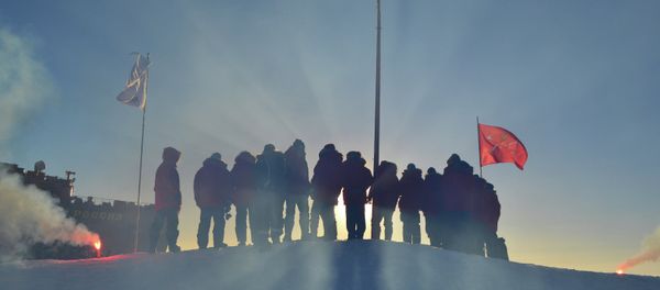 Russian polar explorers start setting up SP-40 drifting station Russian polar explorers start setting up SP-40 drifting station - Sputnik International