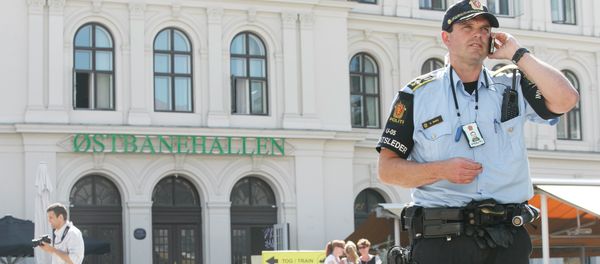Armed police patrol at the Central railway station in Oslo Armed police patrol at the Central railway station in Oslo - Sputnik International