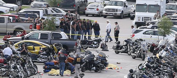 Authorities investigate a shooting in the parking lot of the Twin Peaks restaurant Sunday, May 17, 2015, in Waco, Texas - Sputnik International
