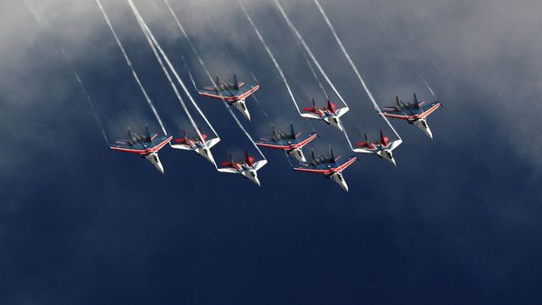 Joint flight of the Russian Knights and Swifts aerobatics teams at the air forces' general rehearsal for the Common Sky event at Zhukovsky Airfield - Sputnik International