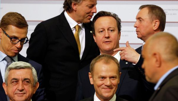 British Prime Minister David Cameron, third right, gestures during a group photo at the Eastern Partnership summit in Riga. - Sputnik International