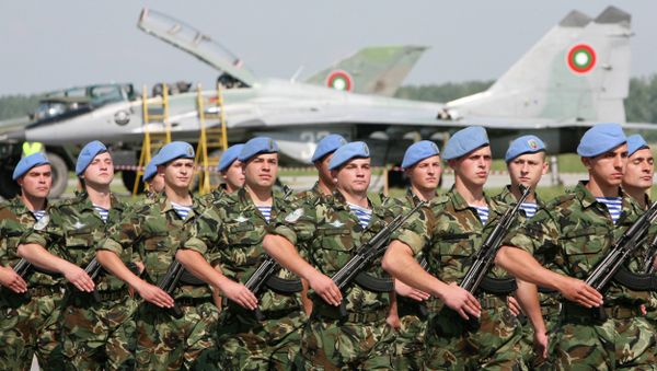 Bulgarian special forces soldiers parade walk in front of the Mig-29 jet fighter - Sputnik International