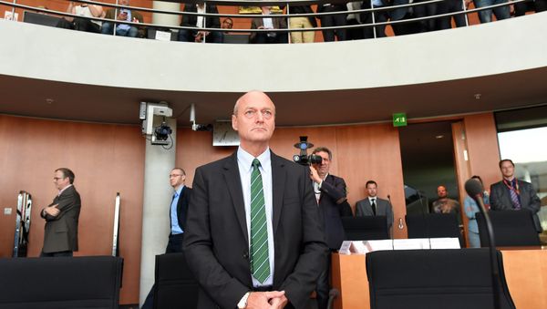 German intelligence service (BND) chief Gerhard Schindler arrives at the enquiry commission on the US intelligence agency NSA in Berlin, on May 21, 2015 German intelligence service (BND) chief Gerhard Schindler arrives at the enquiry commission on the US intelligence agency NSA in Berlin, on May 21, 2015 - Sputnik International