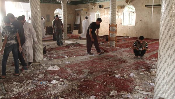 People examine the debris after a suicide bomb attack at the Imam Ali mosque in the village of al-Qadeeh in the eastern province of Gatif, Saudi Arabia, May 22, 2015 People examine the debris after a suicide bomb attack at the Imam Ali mosque in the village of al-Qadeeh in the eastern province of Gatif, Saudi Arabia, May 22, 2015 - Sputnik International