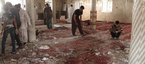 People examine the debris after a suicide bomb attack at the Imam Ali mosque in the village of al-Qadeeh in the eastern province of Gatif, Saudi Arabia, May 22, 2015 People examine the debris after a suicide bomb attack at the Imam Ali mosque in the village of al-Qadeeh in the eastern province of Gatif, Saudi Arabia, May 22, 2015 - Sputnik International