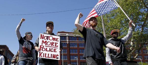 Protesters walk outside the Justice Center following the not guilty verdict for Cleveland police officer Michael Brelo on manslaughter charges in Cleveland, Ohio, May 23, 2015 - Sputnik International
