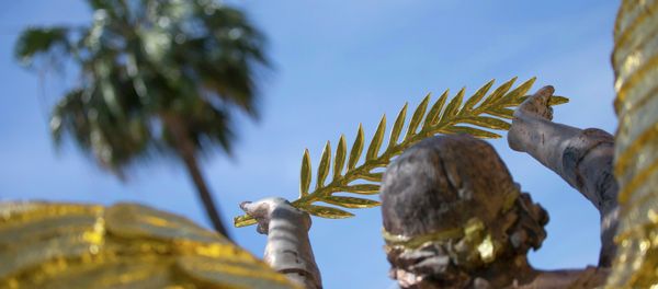 A Golden Angel statue, commemorating the 100th anniversary of the WW1, shows a Palme d'Or symbol outside the Carlton Hotel before the start of the 68th Cannes Film Festival in Cannes, Southern France, May 11, 2015 A Golden Angel statue, commemorating the 100th anniversary of the WW1, shows a Palme d'Or symbol outside the Carlton Hotel before the start of the 68th Cannes Film Festival in Cannes, Southern France, May 11, 2015 - Sputnik International