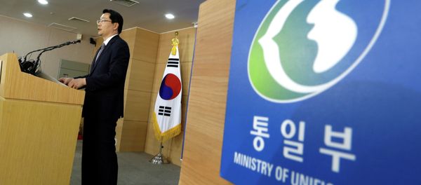 South Korean Unification Ministry spokesperson Kim Hyung-seok reads a statement at a briefing room of Unification Ministry in Seoul, South Korea, Thursday, June 6, 2013 South Korean Unification Ministry spokesperson Kim Hyung-seok reads a statement at a briefing room of Unification Ministry in Seoul, South Korea, Thursday, June 6, 2013 - Sputnik International