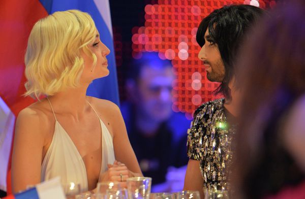 Conchita Wurst, who won the 2014 ESC for Austria, right, talks to Polina Gagarina representing Russia during the final of the Eurovision Song Contest in Austria's capital Vienna, Sunday, May 24, 2015 Conchita Wurst, who won the 2014 ESC for Austria, right, talks to Polina Gagarina representing Russia during the final of the Eurovision Song Contest in Austria's capital Vienna, Sunday, May 24, 2015 - Sputnik International