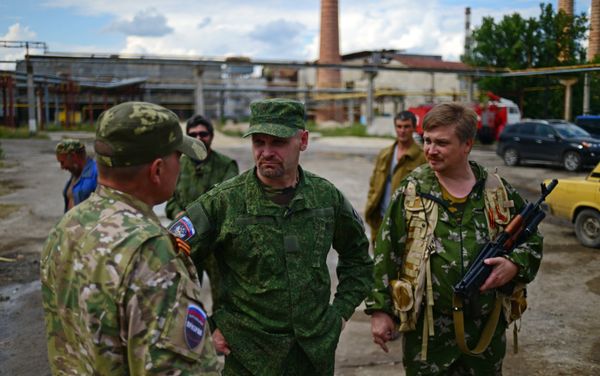 Center: Alexei Mozgovoi, commander of the Prizrak (Ghost) battalion of the Lugansk People's Volunteer Corps, speaks with his soldiers in Lisichansk where the battalion is stationed Center: Alexei Mozgovoi, commander of the Prizrak (Ghost) battalion of the Lugansk People's Volunteer Corps, speaks with his soldiers in Lisichansk where the battalion is stationed - Sputnik International