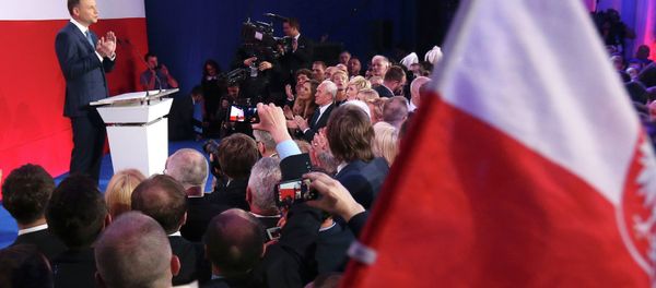 Andrzej Duda (L), presidential candidate of the Law and Justice Party (PiS), speaks after the announcement of the first exit poll results on the second round of presidential elections in Warsaw, Poland May 24, 2015 - Sputnik International