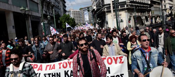 Communist affiliated protesters march in central Athens during a massive protest rally against unemployment and the austerity measures on October 4, 2014 - Sputnik International