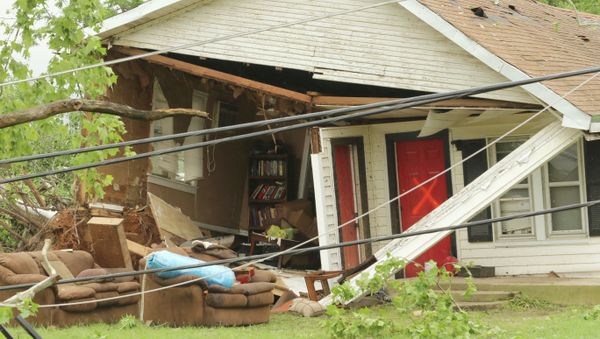 A home along E. Pennsylvania Street in Van, Texas, receive a X after it had been searched by emergency personnel, the home was damaged after severe weather moved through the area Monday, May 11, 2015 - Sputnik International