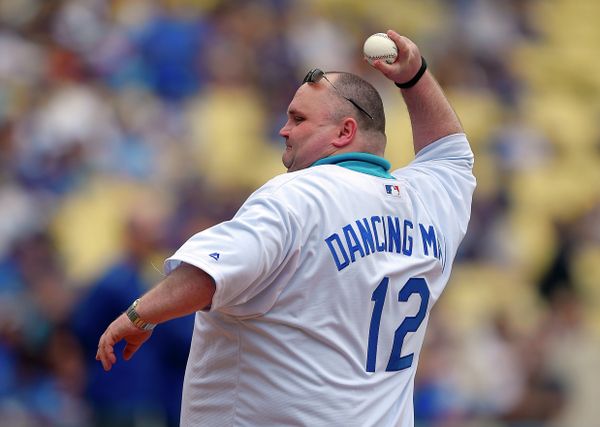 O'Brien throws out the ceremonial first pitch. - Sputnik International