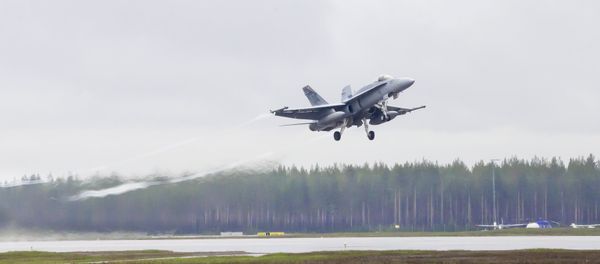 A swiss F/A-18 Hornet takes off from Kallax Airport outside Lulea, northern Sweden, May 26, 2015, during the Arctic Challenge Exercise (ACE 2015) - Sputnik International