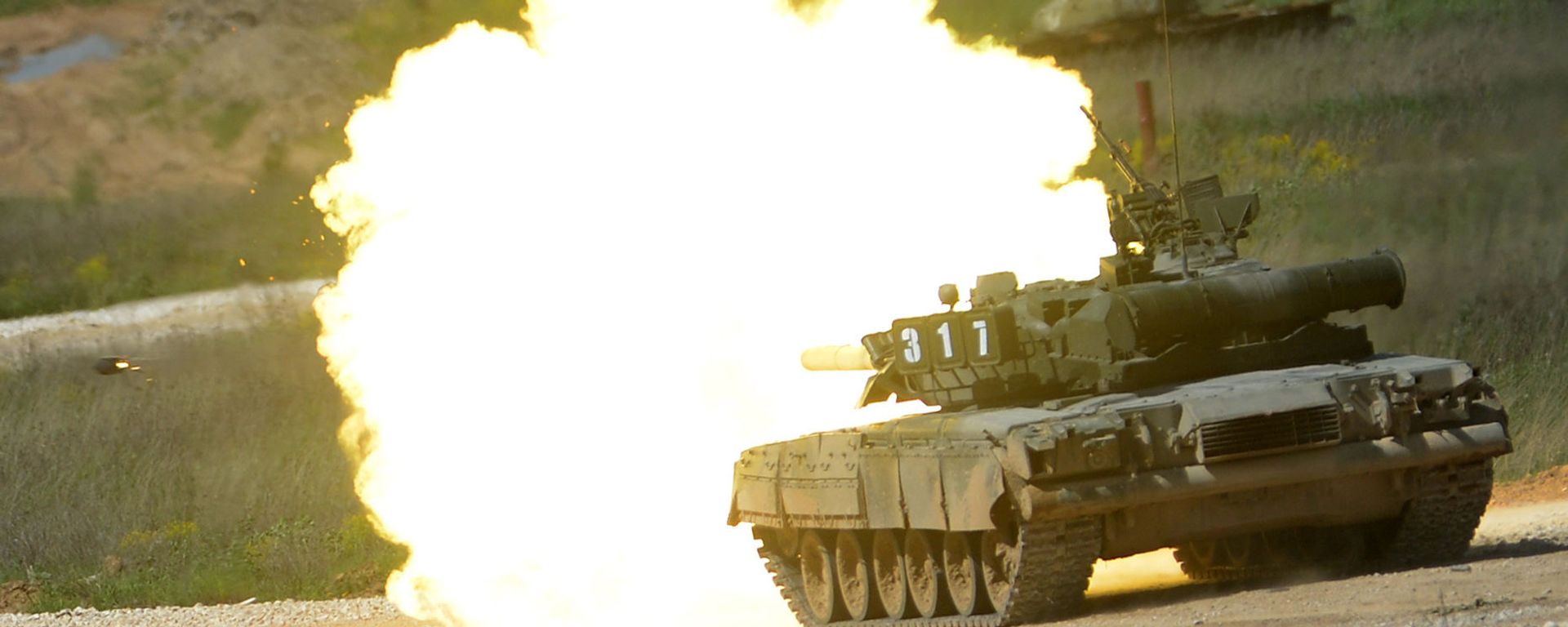 Tank T-80 during equipment demonstration at the International Military-Technical Forum “ARMY-2015” in Moscow region - Sputnik International, 1920, 11.09.2023