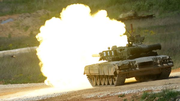 Tank T-80 during equipment demonstration at the International Military-Technical Forum “ARMY-2015” in Moscow region - Sputnik International