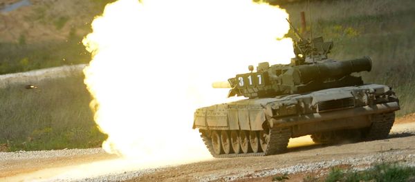 Tank T-80 during equipment demonstration at the International Military-Technical Forum “ARMY-2015” in Moscow region - Sputnik International