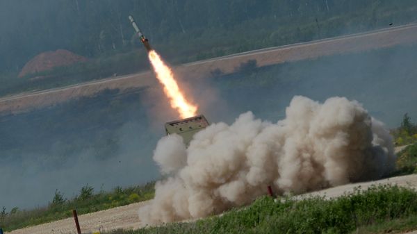 TOS-1 Solntsepek multiple rocket launcher during equipment demonstration at the International Military-Technical Forum “ARMY-2015” in Moscow region - Sputnik International