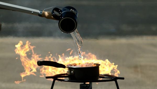 What Not to do with an Oil Fire - Sputnik International