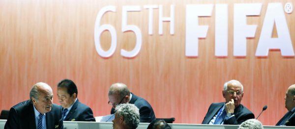 FIFA President Sepp Blatter (L) speaks with FIFA Vice-President Angel Maria Villar Llona of Spain at the 65th FIFA Congress in Zurich, Switzerland - Sputnik International