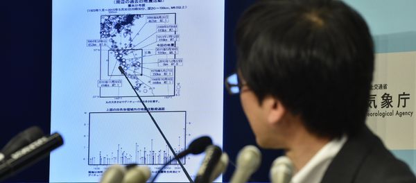 Japan Meteorological Agency earthquake expert Koji Nakamura speaks during a press conference in Tokyo on May 30, 2015 - Sputnik International