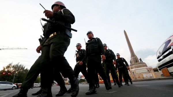 Thai military police officers march while guarding to prevent anti-coup demonstration at Victory Monument - Sputnik International