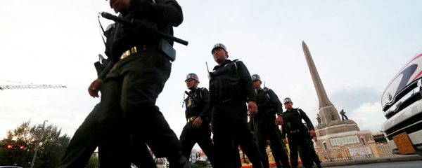 Thai military police officers march while guarding to prevent anti-coup demonstration at Victory Monument - Sputnik International