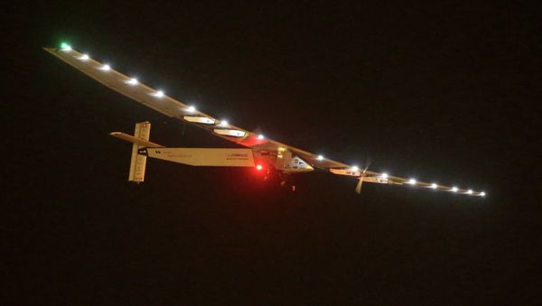 Solar Impulse 2 is seen prior landing at the Nanjing Lukou International Airport in Nanjing, east China's Jiangsu province, on April 21, 2015 - Sputnik International