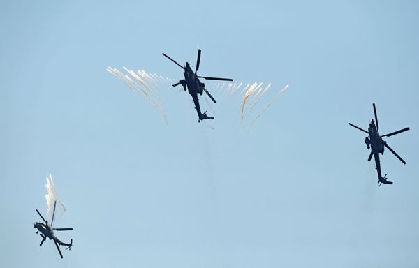 Steel Birds of Prey: Berkuts Aerobatic Team and Their Mi-28 Helicopters - Sputnik International