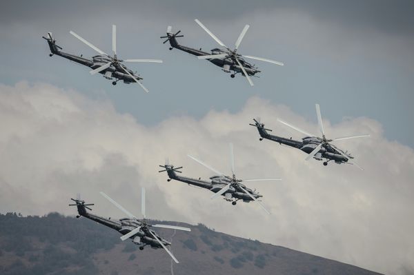 Steel Birds of Prey: Berkuts Aerobatic Team and Their Mi-28 Helicopters - Sputnik International