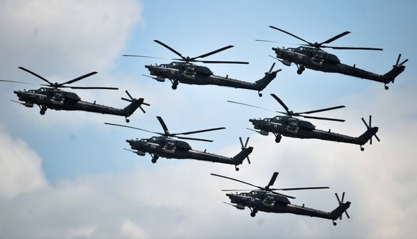 Steel Birds of Prey: Berkuts Aerobatic Team and Their Mi-28 Helicopters - Sputnik International