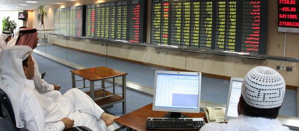 Investors follow the stock market activity on monitors at the Doha Securities Market Investors follow the stock market activity on monitors at the Doha Securities Market - Sputnik International