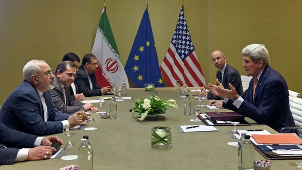 US Secretary of State John Kerry (R) talks with Iranian Foreign Minister Mohammad Javad Zarif US Secretary of State John Kerry (R) talks with Iranian Foreign Minister Mohammad Javad Zarif - Sputnik International