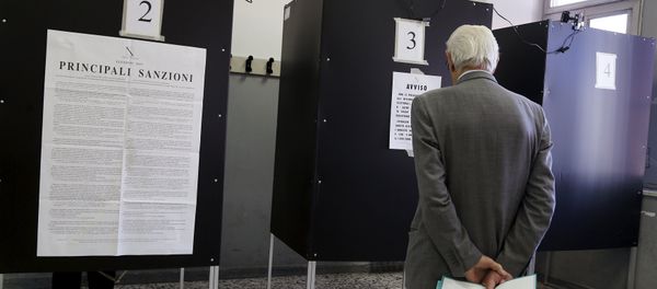 A man waits to enter a polling booth to cast his ballot at a polling station in Salerno, Italy May 31, 2015 - Sputnik International