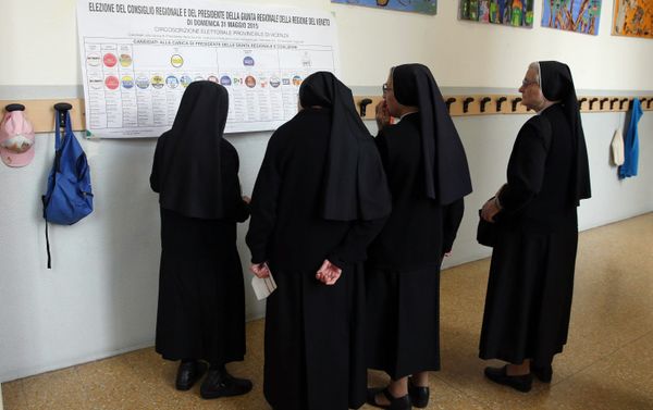 Nuns watch a list of candidates prior to cast their ballots for Italian regional elections in seven of the twenty country's regions and more than 700 municipalities, at a polling station in Vicenza, Italy, Sunday, May 31, 2015 Nuns watch a list of candidates prior to cast their ballots for Italian regional elections in seven of the twenty country's regions and more than 700 municipalities, at a polling station in Vicenza, Italy, Sunday, May 31, 2015 - Sputnik International