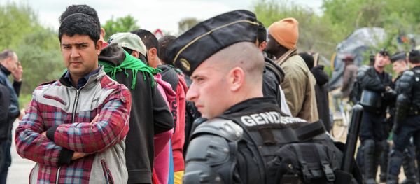 Police watch migrants gathered outside the Jules Ferry day care center for migrant Police watch migrants gathered outside the Jules Ferry day care center for migrant - Sputnik International