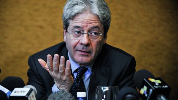Italian Foreign Minister Paolo Gentiloni delivers a press conference at the Saratoga Hotel of Havana - Sputnik International