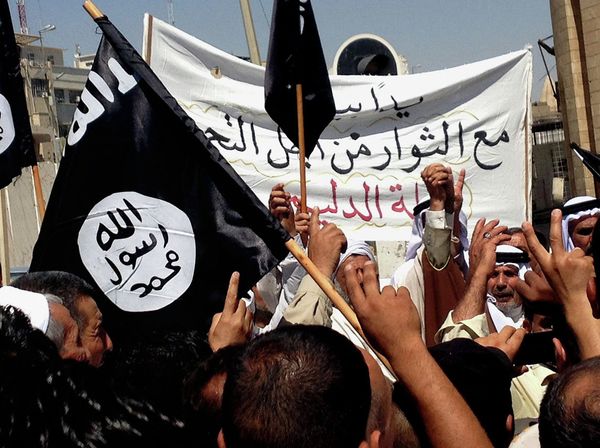Demonstrators chant pro-al-Qaida-inspired Islamic State of Iraq and the Levant (ISIL) as they wave al-Qaida flags in front of the provincial government headquarters in Mosul. File photo Demonstrators chant pro-al-Qaida-inspired Islamic State of Iraq and the Levant (ISIL) as they wave al-Qaida flags in front of the provincial government headquarters in Mosul. File photo - Sputnik International