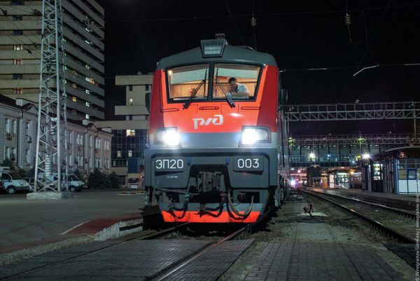 The new EP20 passenger locomotive, seen here on the Moscow-Adler route. - Sputnik International