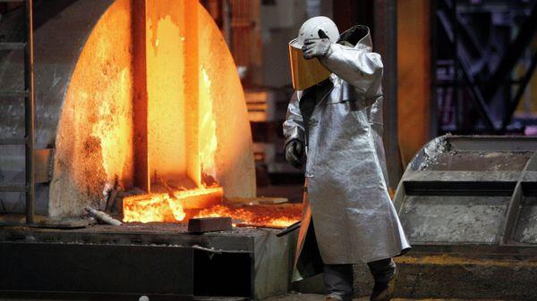 A worker walks in the new furnace at the ThyssenKrupp steel factory in Duisburg, Germany - Sputnik International