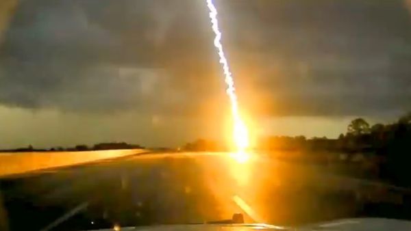 Police Dash Cam Lightning Strike - Sputnik International