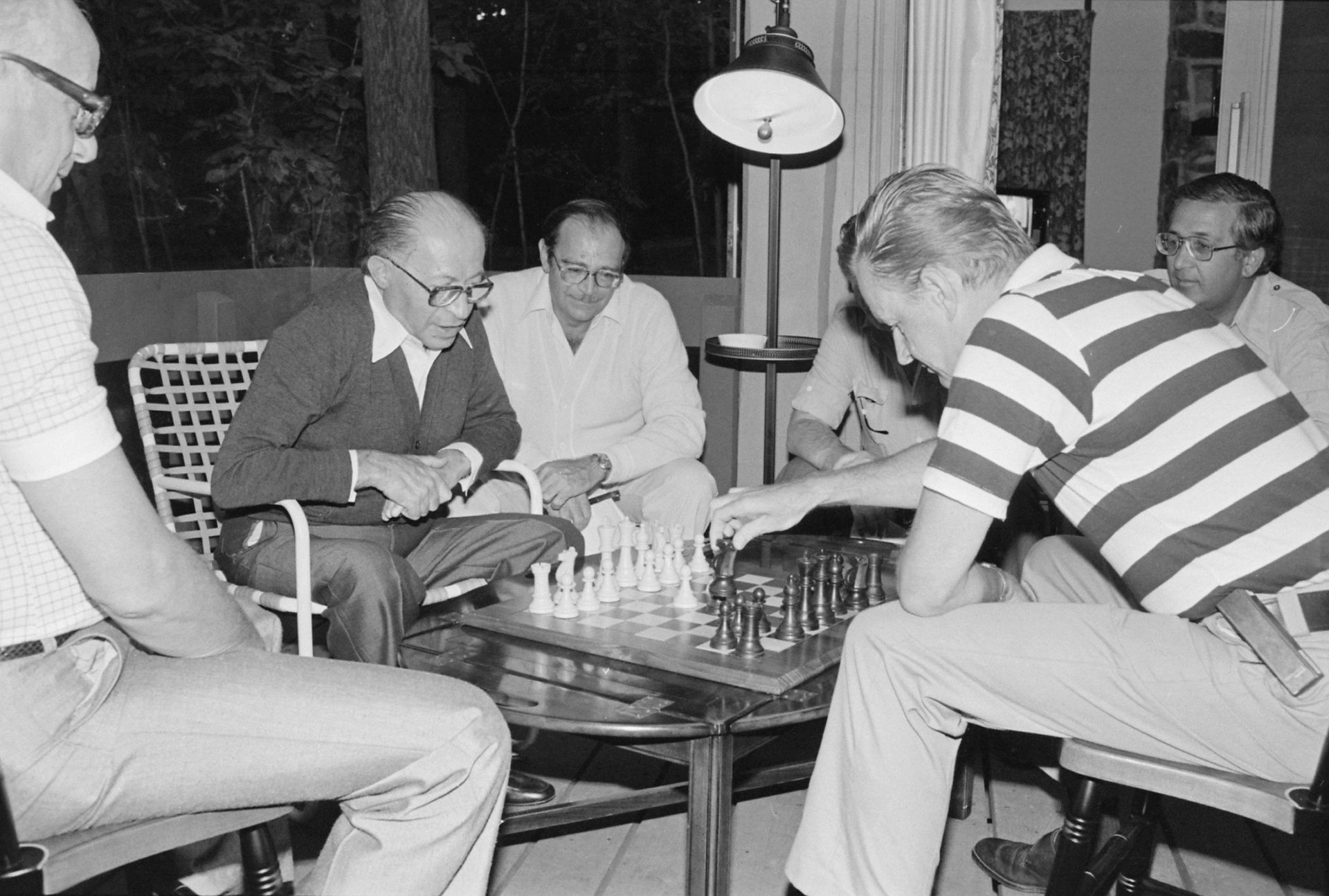 Menahem Begin and Zbigniew Brzezinski play chess during the Camp David Summit Menahem Begin and Zbigniew Brzezinski play chess during the Camp David Summit - Sputnik International, 1920, 09.12.2021