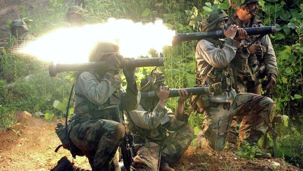 US soldiers use AT-4 anti-tank rocket launchers during a military exercise - Sputnik International