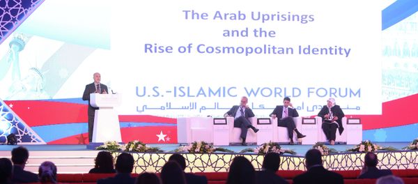 Center for Middle East Policy's senior fellow with the Project on US Relations with the Islamic World, Shibley Telhami (L), delivers a speech during a panel discussion as part of the US-Islamic World Forum on June 1, 2015 in the Qatari capital Doha - Sputnik International