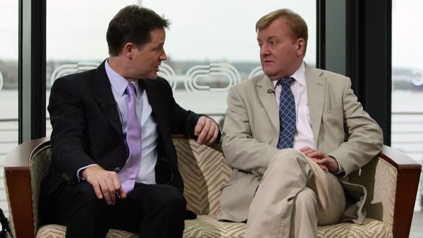 Former Liberal Democrats leader Charles Kennedy, right, speaks with leader of the Liberal Democrats Party, Nick Clegg, left. - Sputnik International