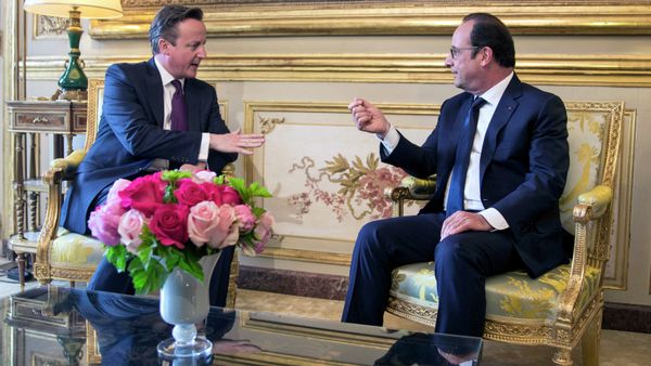 French President Francois Hollande, right, meets with British Prime Minister David Cameron at the Elysee presidential Palace, in Paris, Thursday, May 28, 2015. French President Francois Hollande, right, meets with British Prime Minister David Cameron at the Elysee presidential Palace, in Paris, Thursday, May 28, 2015. - Sputnik International